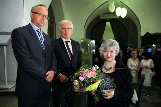 Elżbieta Kubowska z nagrodą "Dziennikarz Roku Gospodarki Morskiej 2015"