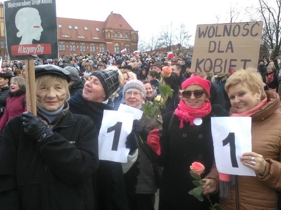 Protesty 8 marca na Placu Solidarności w Szczecinie
