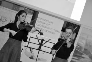 duet skrzypcowy - Kajetana i Róża Pustelnik (2)