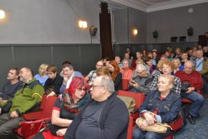 sala kinowa INKU - publiczność na spotkaniu z Włodzimierzem Piątkiem (2)