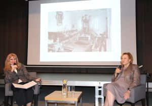 Prowadząca spotkania Anna Kolmer (po lewej) z Ewą Stanecką (po prawej) (3)