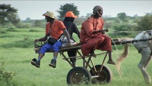 Zielona Afryka - mieszkańcy jadą do pracy