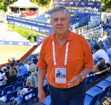 Na zdjęciu komentator stacji telewizyjnej Eurosport Karol Stopa