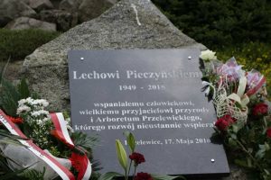 tablica pamiątkowa poświęcona Lechowi Pieczyńskiemu - 2